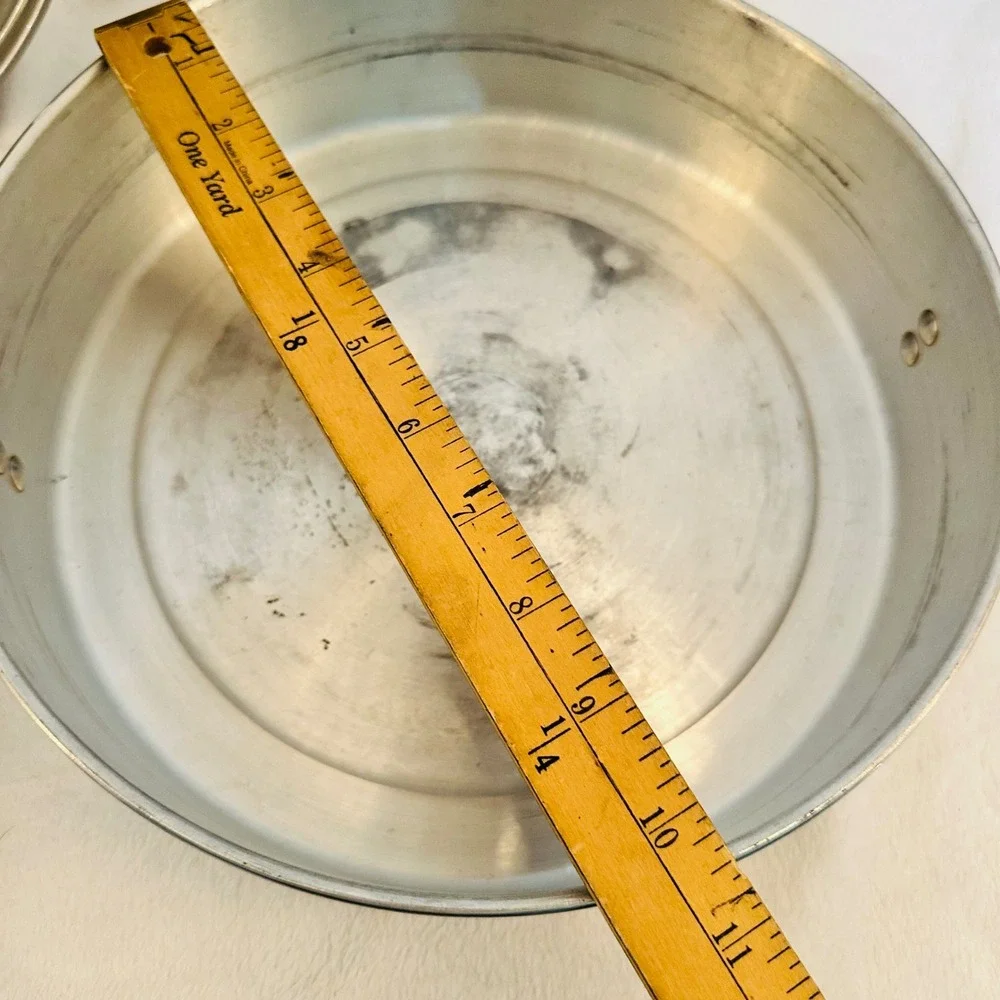 Regal‎ Cake Saver Carrier Vintage Silver Good Aluminum Mid Century Locking Lid